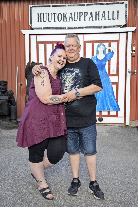 Aki ja Heli ovat viihdyttäneet suomalaisia huutokaupallaan jo yli kymmenen vuoden ajan.