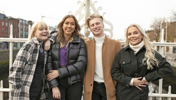 Ada (vas.) nähtiin Au Pairit Irlannissa -ohjelmassa yhdessä Lunan, Igin ja Nean kanssa.