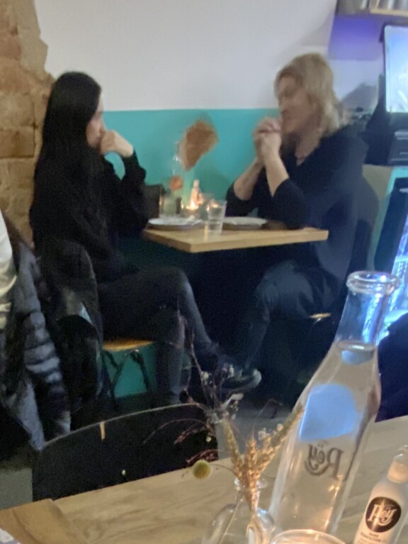 Silminnäkijän mukaan Chachi ja Jukka vaikuttivat treffeillään rakastuneilta ja iloisilta.