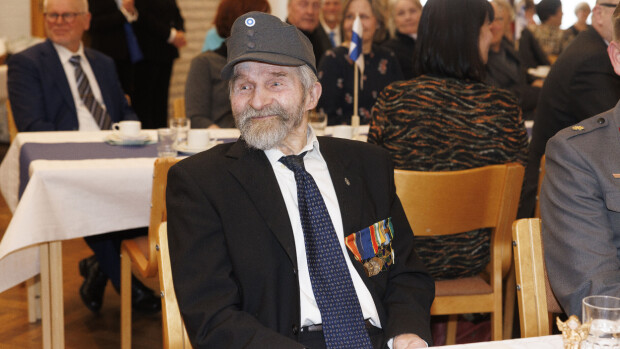 100-vuotias sotaveteraani Hannes Tuovinen paljastaa reseptinsä pitkälle iälle