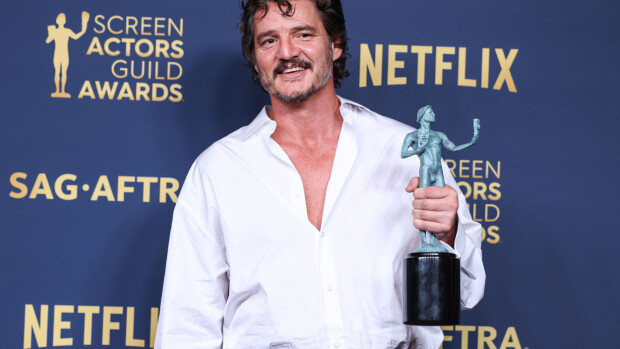 Hollywood-tähti Pedro Pascal humalassa palkintogaalassa: 'Teen itsestäni naurunalaisen'