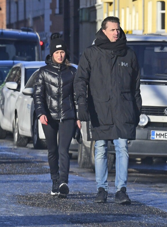 Seiskan paparazzi bongasi Sannan ja Jonin lenkiltä viimeksi reilu viikko sitten. Näyttävä pari kääntää päitä missä ikinä liikkuukaan.