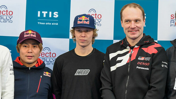 Japanilaisen rallitähden ökytyyli jätti Kalle Rovanperän ja Jari-Matti Latvalan varjoonsa Itiksen kauppakeskuksessa - kuvat kymppitonnien luomuksesta! rovanperä latvala
