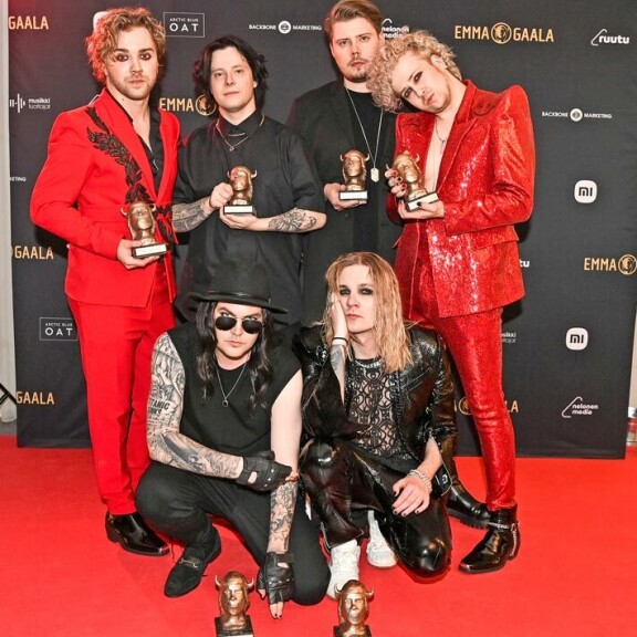 Blind Channelin tulipunainen keikkakalenteri täyttyy jopa Amerikan-keikoista. Bändi kertoo löytäneensä Los Angelesista henkisen kotinsa. Blind Channelin tulipunainen keikkakalenteri täyttyy jopa Amerikan-keikoista. Bändi kertoo löytäneensä Los Angelesista henkisen kotinsa.