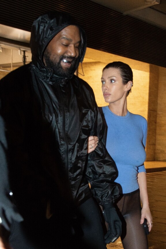 Kanye huvitti itseään halventamalla vaimoaan, joka ei saa päättää vaatteistaan.