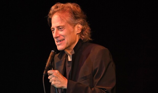 Jäitä hattuun -sarjan koomikko Richard Lewis on kuollut