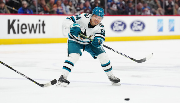 Hiljattain San José Sharksin riveihin kiekkoilemaan lähtenyt Mikael Granlund otti kultansa mukaan Kaliforniaan.