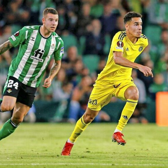 Pyry Soiri on 28-vuotias Helsingin Jalkapalloklubin pelaaja, joka kuuluu myös nykyiseen maajoukkue Huuhkajien kokoonpanoon. Pyry Soiri on 28-vuotias Helsingin Jalkapalloklubin pelaaja, joka kuuluu myös nykyiseen maajoukkue Huuhkajien kokoonpanoon.