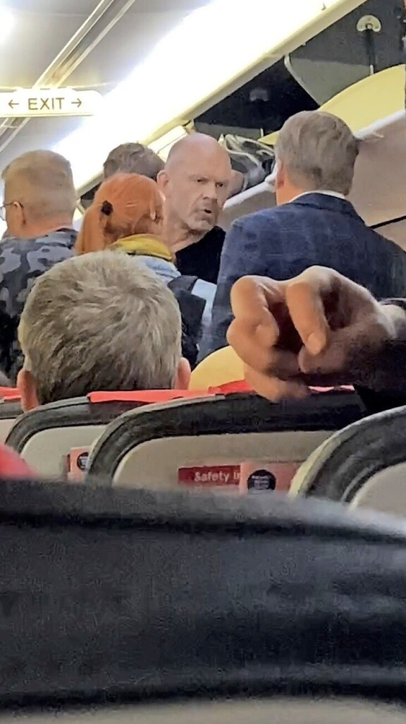 Jere karjui vanhemmalle herralle, että tämän tulisi ottaa ensin matsi Jeren rotsin kanssa. Jere ottaisi sitten matsin voittajaa vastaan.