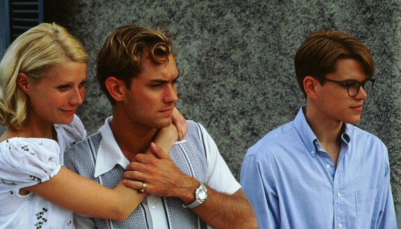 Gwyneth Paltrow (Marge Sherwood), Jude Law (Dickie Greenleaf) ja Matt Damon (Tom Ripley) vuoden 1999 elokuvassa. Lahjakas herra Ripley
