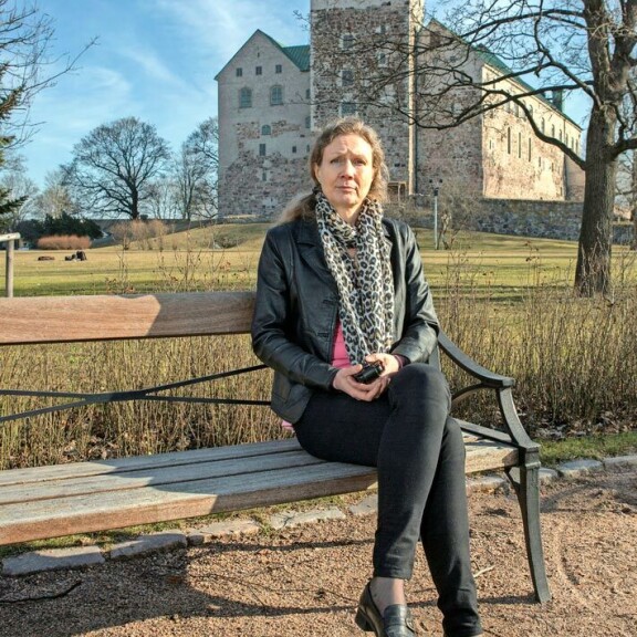 Anneli Auer kuvailee vuonna 2016 julkaistussa Murhalesken muistelmat -kirjassaan joutuneensa ”kaikkien aikojen oikeusteurastukseen”. Anneli Auer kuvailee vuonna 2016 julkaistussa Murhalesken muistelmat -kirjassaan joutuneensa ”kaikkien aikojen oikeusteurastukseen”.