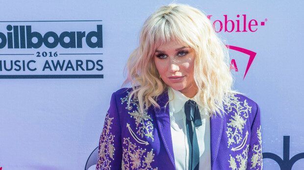Kesha edusti täysin tunnistamattomana, kuvat
