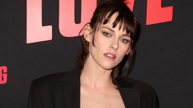 Huhheijaa! Kristen Stewart pelmahti punaiselle matolle ilman housuja