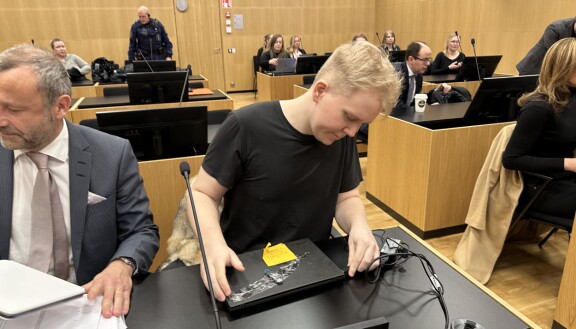 Kivimäellä oli oikeudessaan käytössä tietokone.