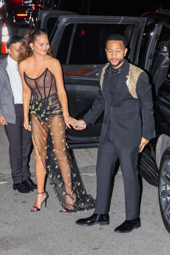 John Legendin vaimo Chrissy Teigen vaikutti tyytyväiseltä nakutyyliinsä.
