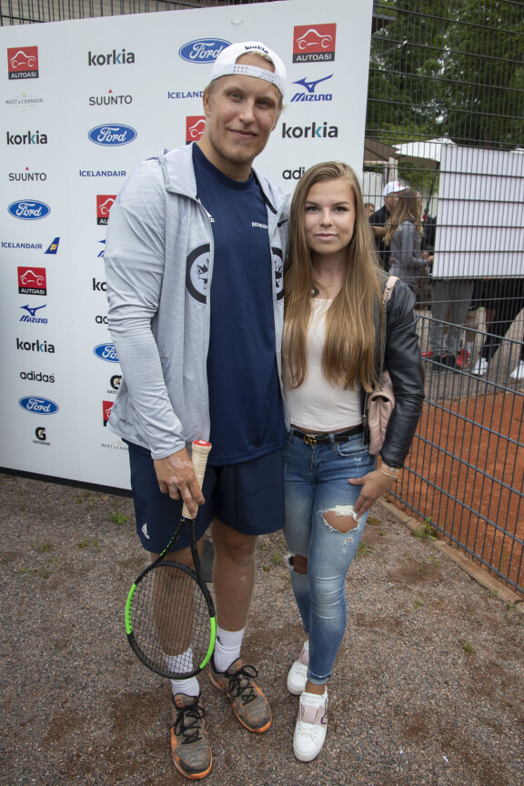 Patrik Laine ja Sanna-Mari Kiukas kuvattuna vuonna 2019.