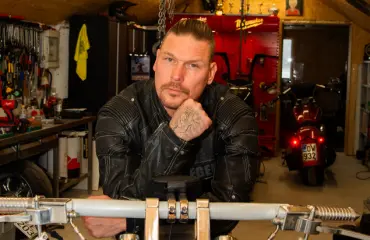 Ase ohimolla! Näin Aki Mannisen ja liivijengiläisen tilanne raukesi