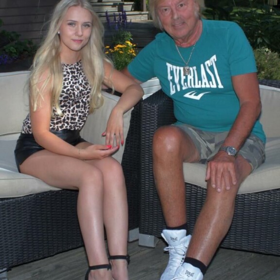 - Eikö olekin hyvä kuva meistä? Se otettiin yhtenä kauniina kesäpäivänä juuri ennen kuin olimme lähdössä yhdessä veneilemään, Iso D paljasti. danny helmi