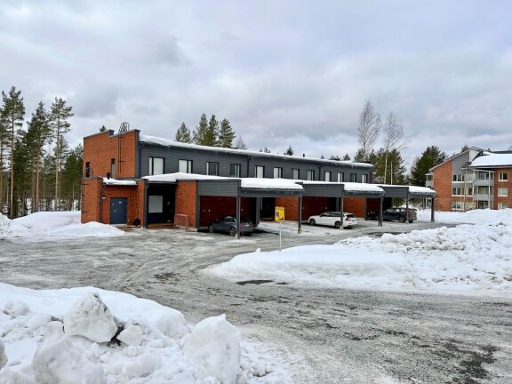 Laulajatähti Saija Tuupasen osoitetiedot menevät nykyään Jyväskylään, suosikkikoomikko Sami Hedbergin puolestaan Helsinkiin.