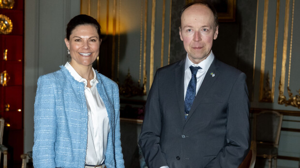 Kruununprinsessa Victoria nauratti Jussi Halla-ahoa - erikoiset kuvat