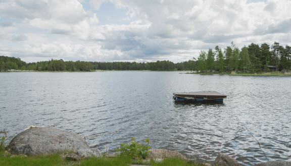 Laituri ennen terassia. Huvila ja huussi
Pernilla Böckerman