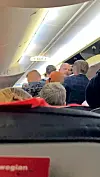 Jere toisteli kovalla äänellä, että ”velat tulee maksuun”.