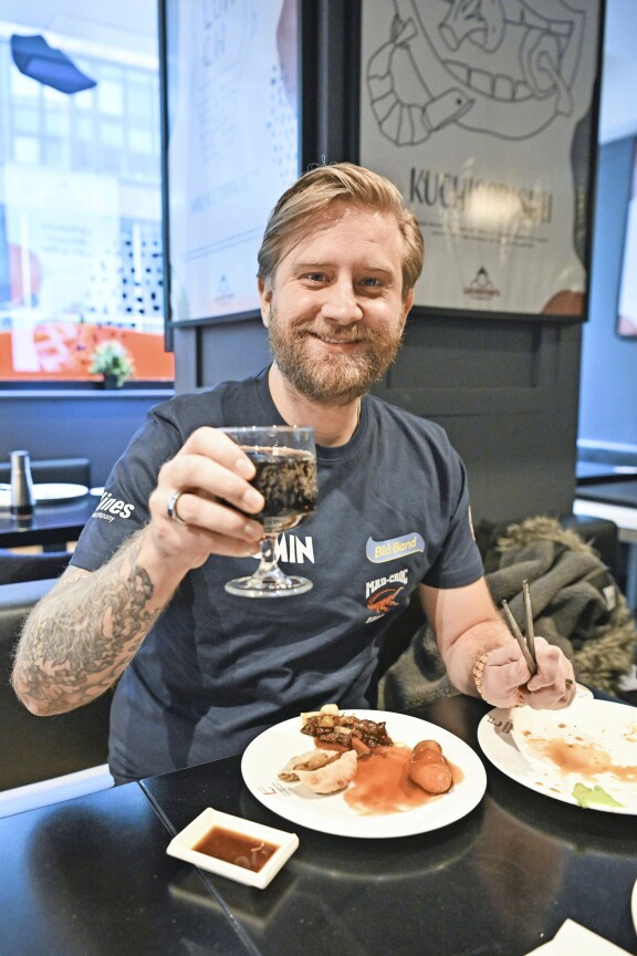 Sushit ovat muisto vain, kun Jollen suuntaa maailman merille. Veneen on oltava täynnä kuivamuonaa, koska ruokavarastoja ei saa täydentää kisan aikana.