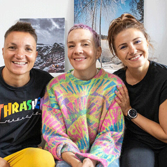 Elina Gustafsson ihastui Ansku Bergströmiin lähes välittömästi tämän tavattuaan. Yökylässä Maria Veitola