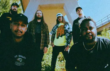 Seksikäs-Suklaa vieraili synnyinmaassaan – perheen kohtaaminen liikutti kyyneliin