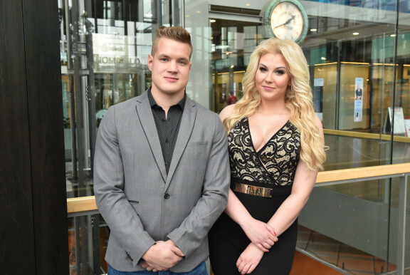 Juuso ja Vilma Temptation Island Suomi -ohjelman lehdistötilaisuudessa vuonna 2017.