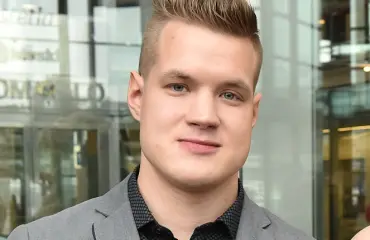TIS-Juuso lähes nakuna! Yllätti suositulla pullistelukanavalla