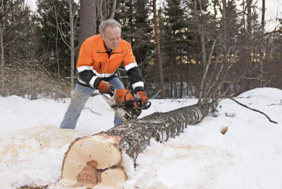 Entisenä sahurina Teuvolla on metsätyöt yhä lähellä sydäntä.