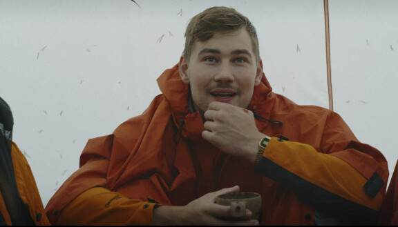 Daniel saa Hannan nopeasti kirittyä Hannan perään. Suuri seikkailu
Daniel Ahola