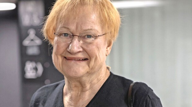 Salakuva! Tarja Halonen yllätti kirjakaupoilla – käytös noteerattiin