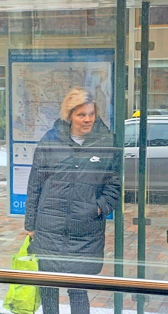 Ratikkaa odotellut Paula Noronen herätti huomiota – kuva