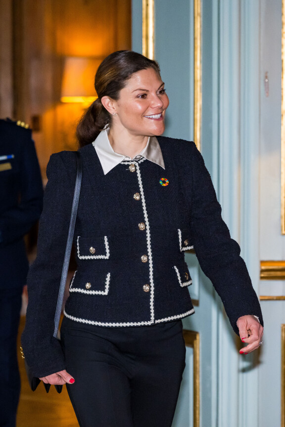 Victoria suosi poninhäntää tutun niskanutturan sijaan.