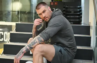 Hunks-tähti Jani Kokki paljastaa karun totuuden kalenterikuvan taustalta