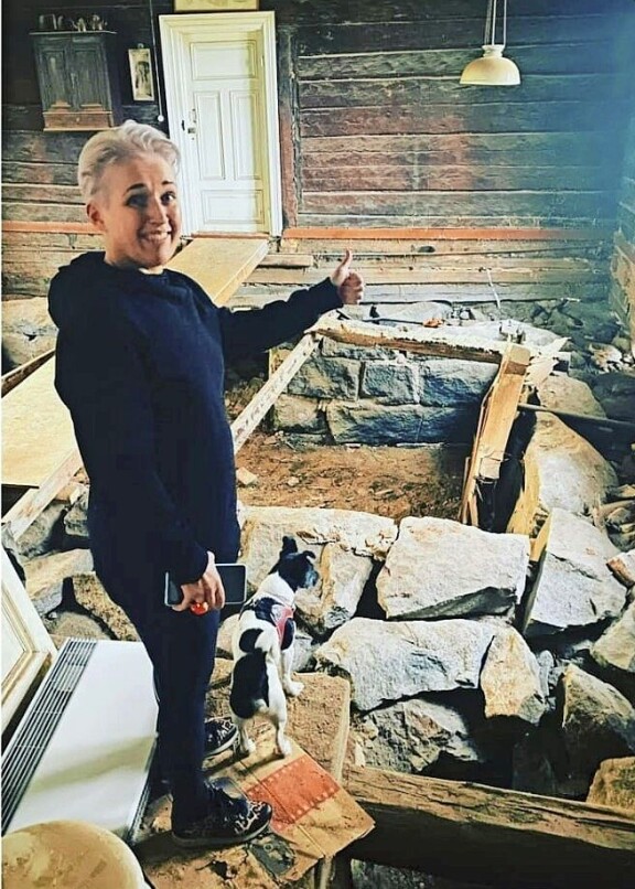 Kun keittiötä alettiin rempata, lattian alta paljastui vesilammikko. Tehtävää on siis riittänyt.