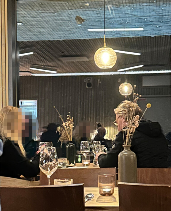 Viikon Kääkit: Jethro Rostedt veti nettikännit, Akseli Herlevi yllätti baarikansan, Elli Haloo kulautti suoraan pullosta