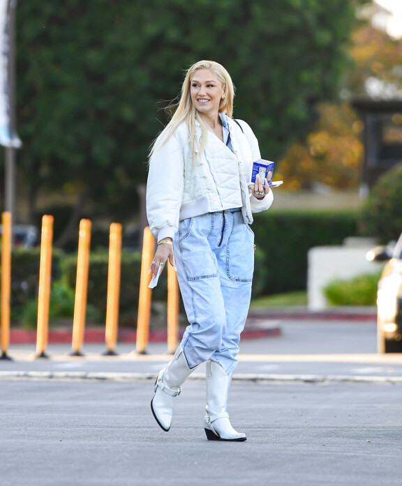 Gwen Stefani viihtyi loppuvuodesta cowboy-bootseissa.