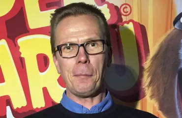 Outo muodonmuutos! Jukka Rasilan kasvokuva hämmentää