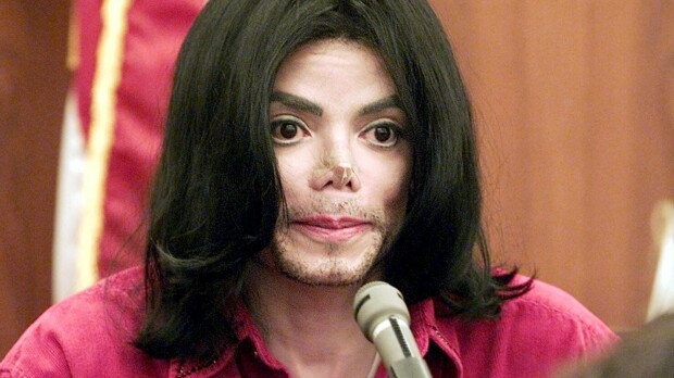 Hups! Michael Jackson -nakukuvat julki oikeudessa?