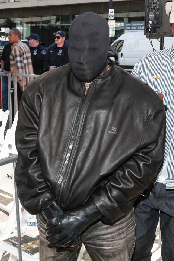 Kanye on hämmentänyt myös murtovarasta muistuttavilla asuillaan.