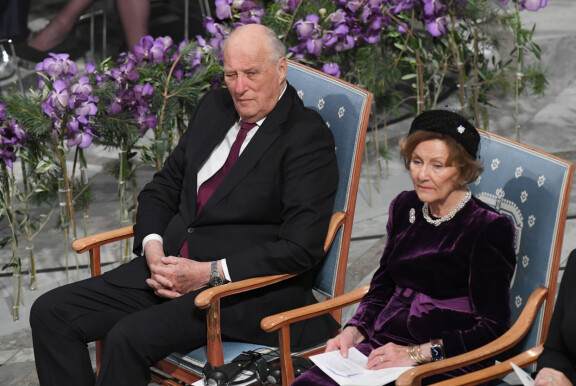 Hallitsijapari Harald ja Sonja ovat iloinneet tyttärensä rakkaudesta, mutta eivät juurikaan ota julkisesti kantaa vävynsä puheisiin.