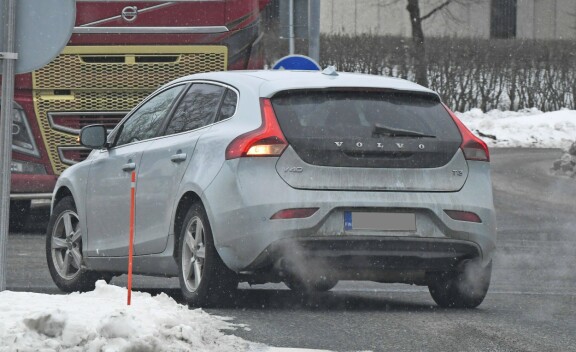 Näyttelijä on luopunut omasta autostaan, mutta tuttavapiiristä voi tarpeen tullen lainata menopelin.