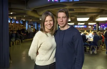 Aku Hirviniemi ja Sonja Kailassaari uhmasivat takatalvea – paljonkertova kuva