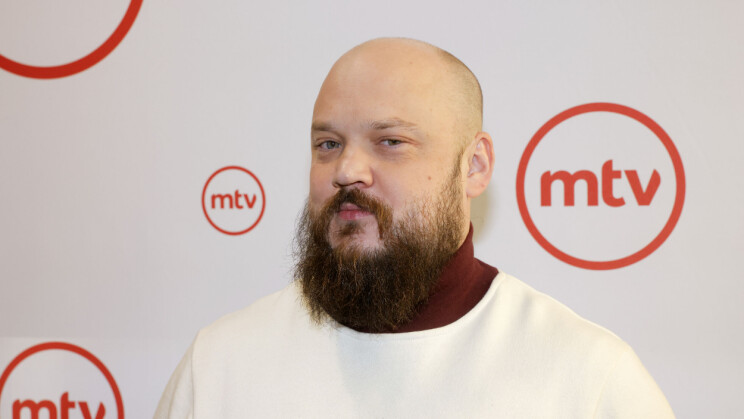 Pyhimyksen outo käytös podcastissa hämmentää - vertasi Sanna Marinia kouluampujaan