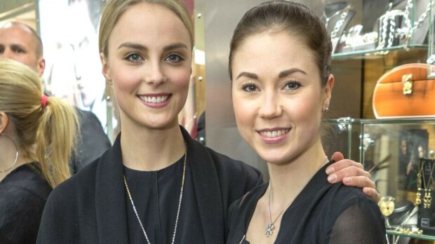 Laura Lepistö ja Kiira Korpi kirjassa: salattu villi bileilta Leijonien kanssa!