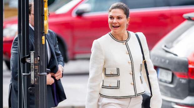 Kävikö kruununprinsessa Victoria prinsessa Sofian vaatekaapilla? Sama suomalainen vaate!