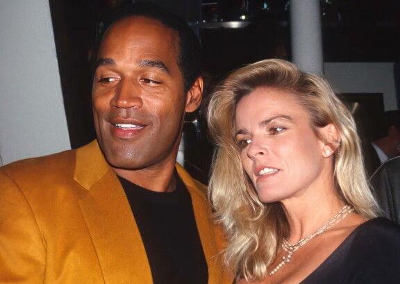 OJ Simpsonia syytettiin entisen vaimonsa, Nicole Brownin ja hänen ystävänsä murhasta. Kuva vuodelta 1993.